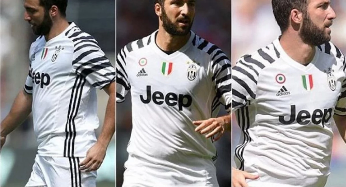 post card Higuain Gordo.webp